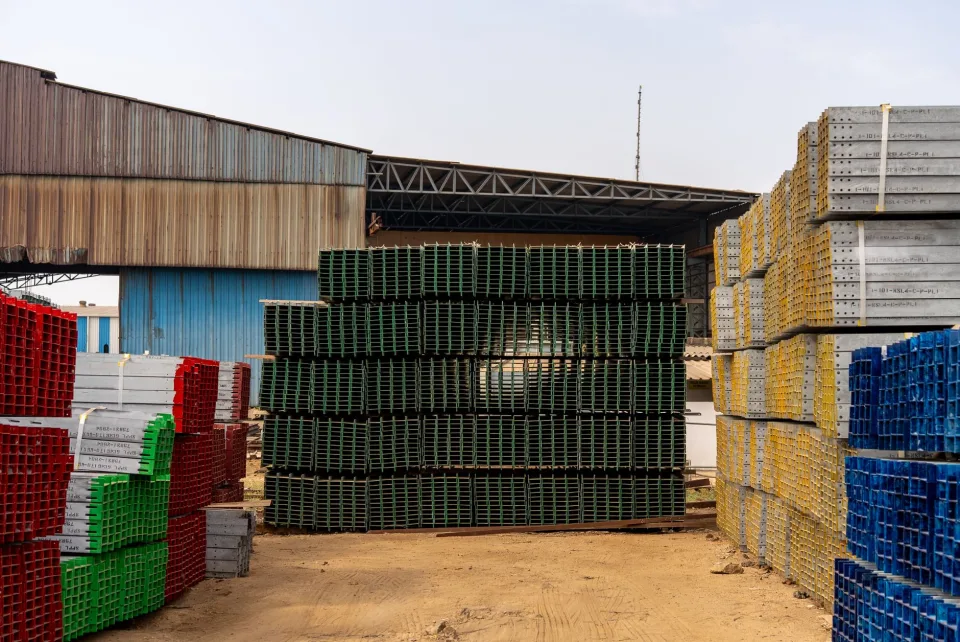 Kho sắt thép xếp gọn